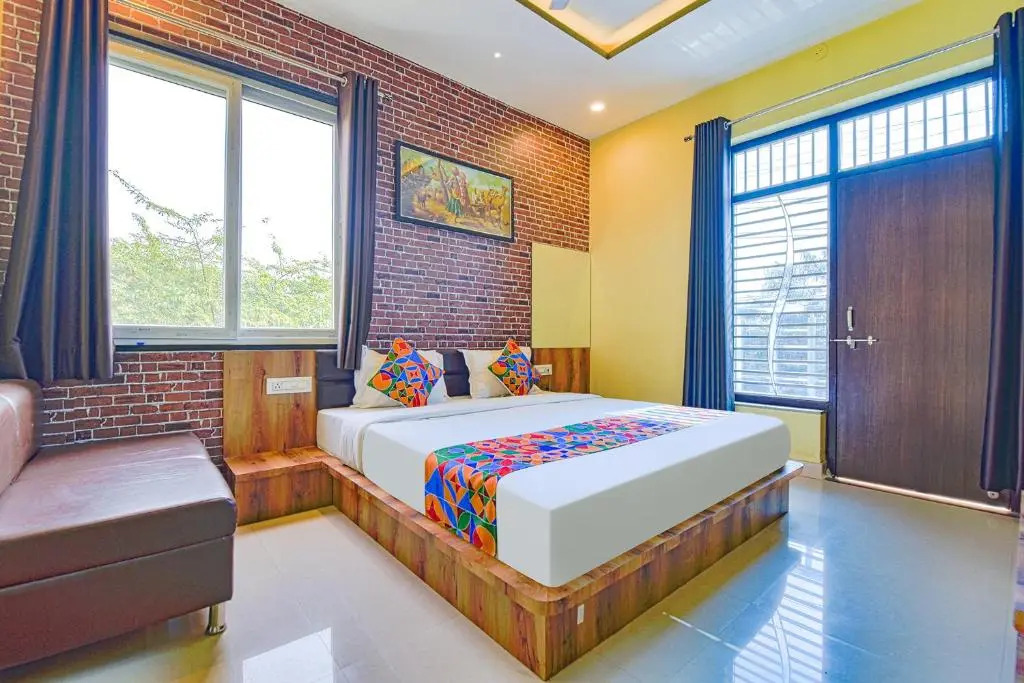 OYO Townhouse 802 Hotel Lotus