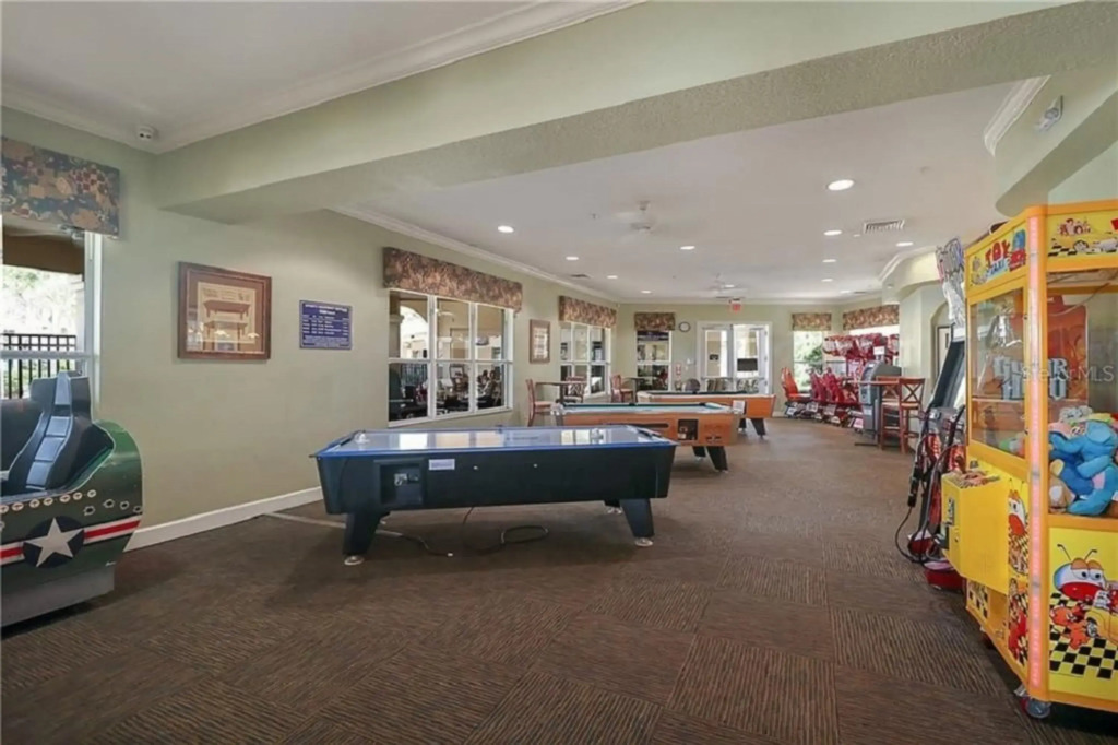 3 BR 2 Miles to Disney Pool Free Wifi and More