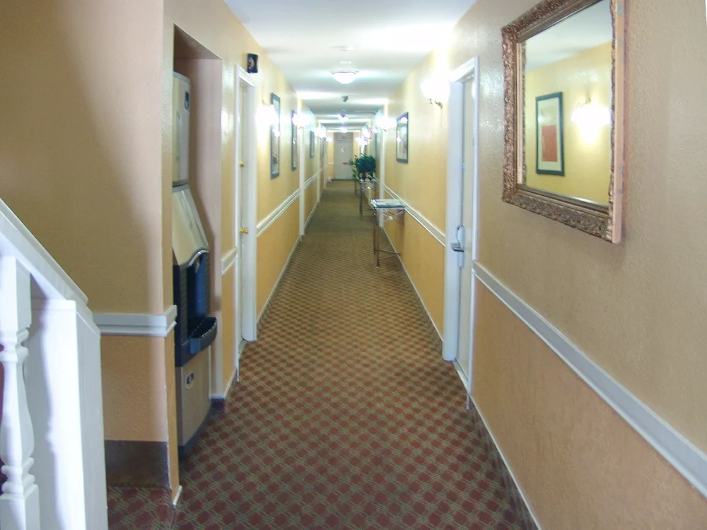Holland Inn and Suites