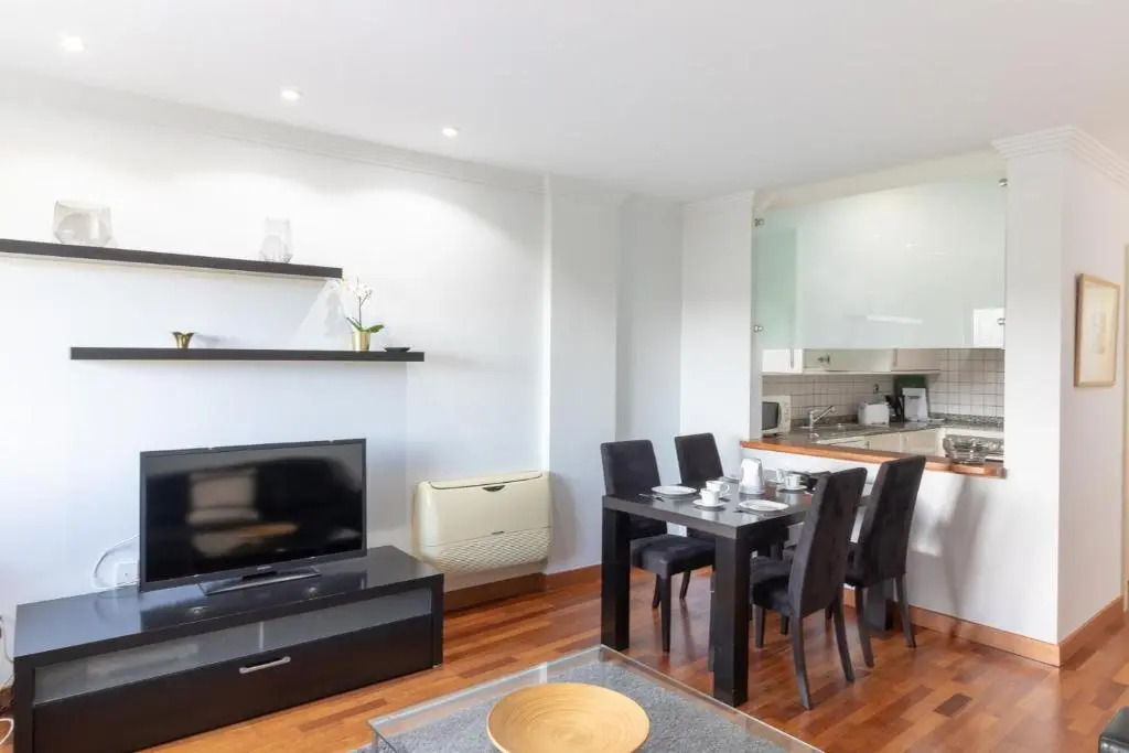 Flatguest Ramblas Golf 6c - Parking + Pool + Gym