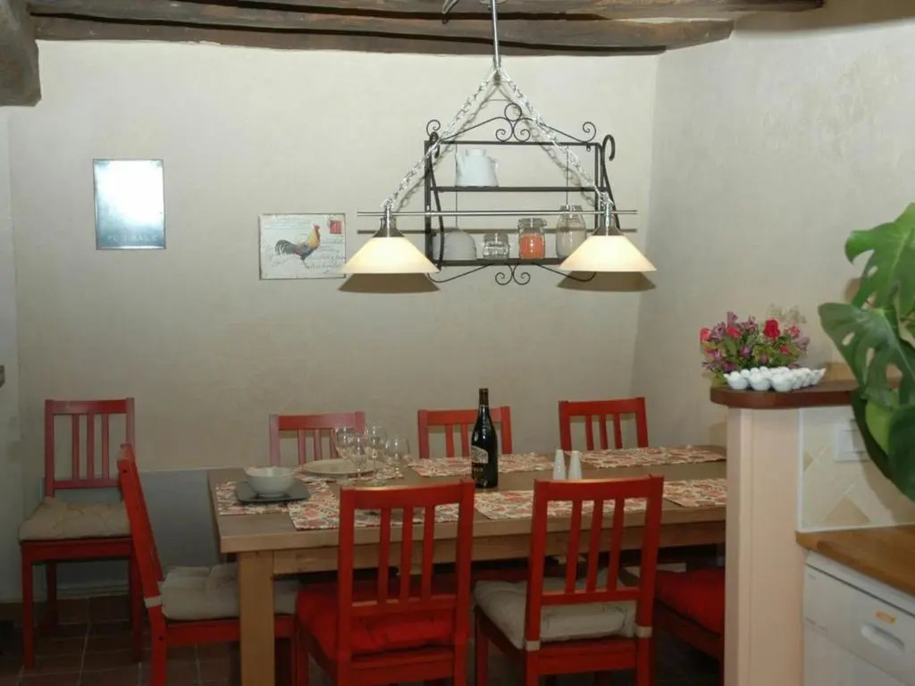 Gîte authentique à Brizay avec jardin privé et piscine - FR-1-381-238