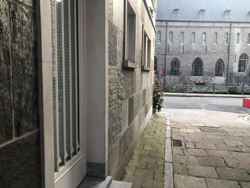 studio medieval city center at river de Leie