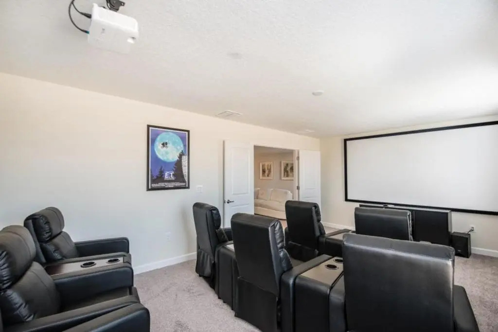 Live the Magic of Champion Gates 8 BD Sleep Up to 19 people