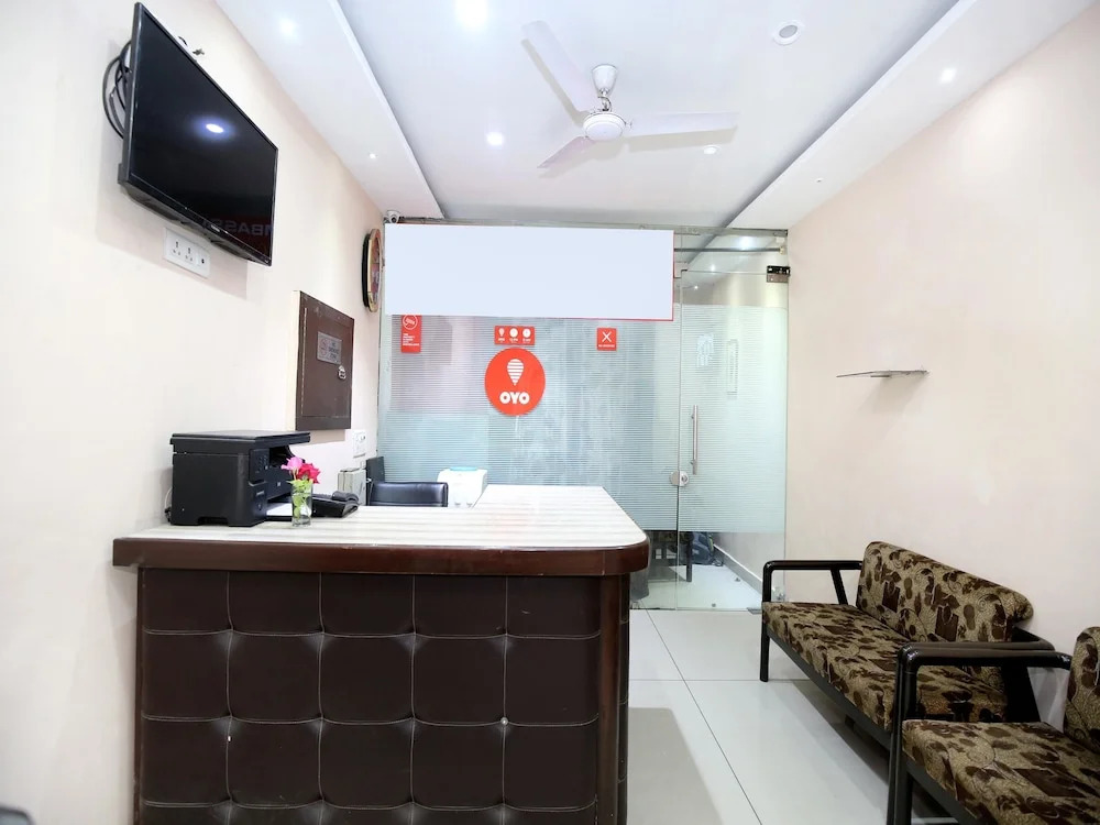 OYO 13037 Hotel Ambassador