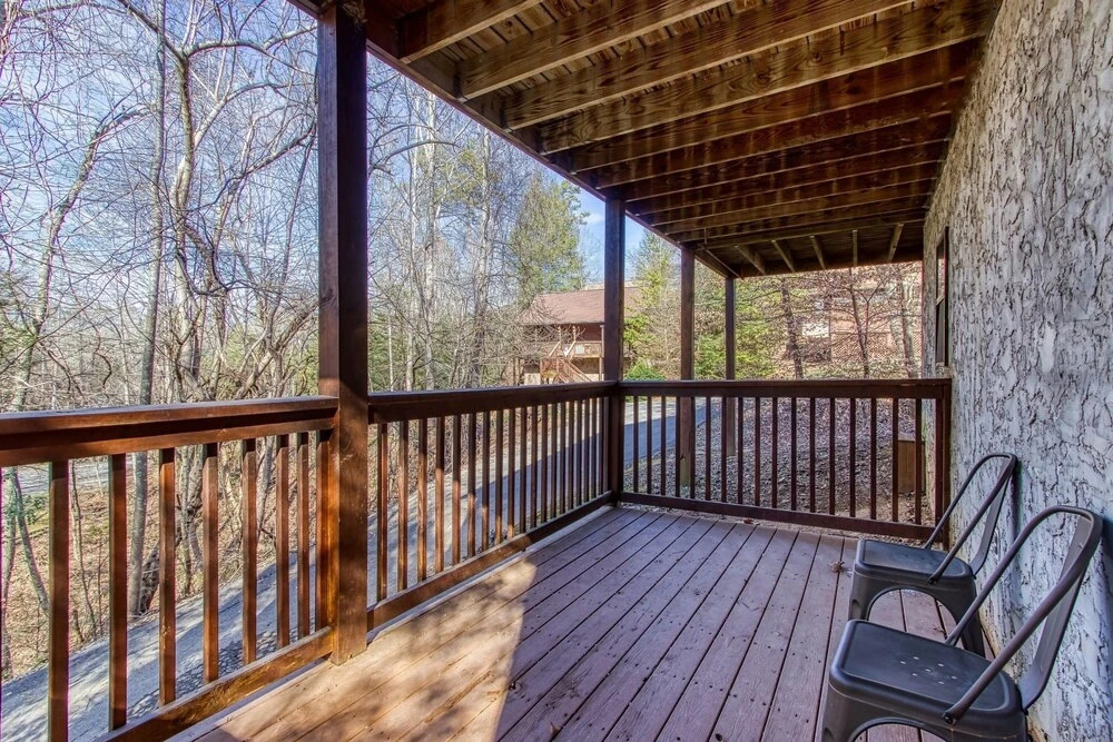 ER83 - Savage Loft - Your Close to the Action Cabin Getaway cabin