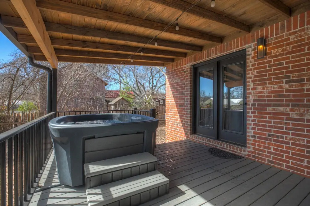 New! Luxury Home 1blk From Main St W/hot-tub&grill