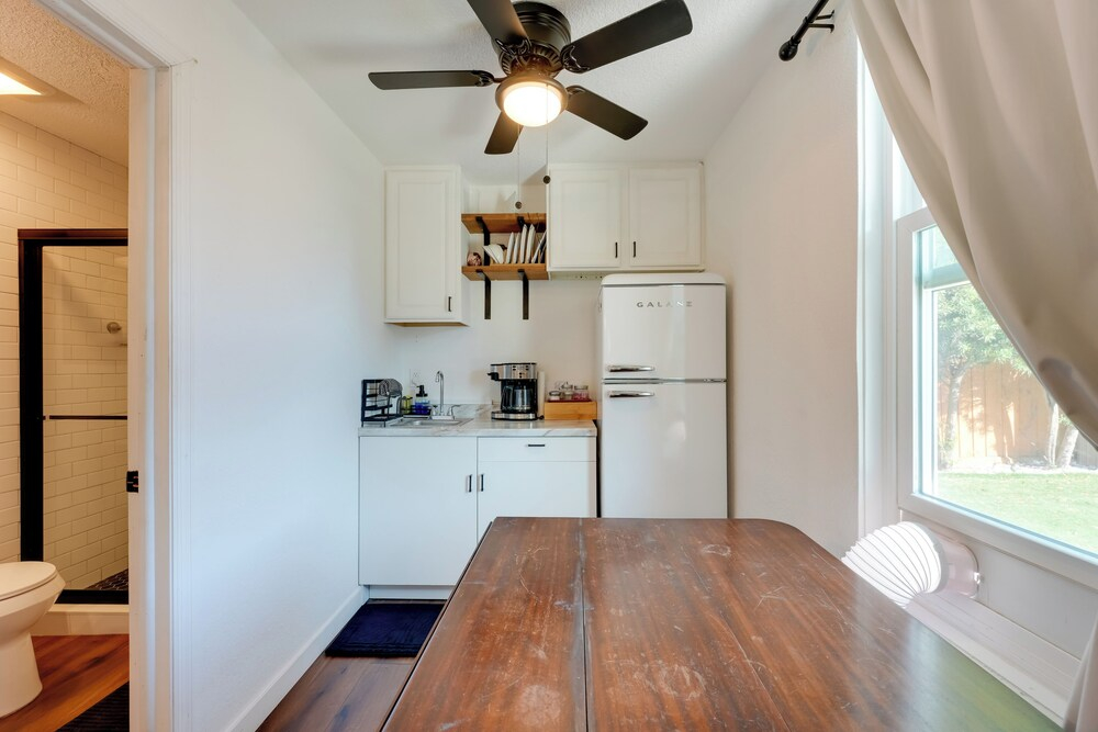 6 Mi to Honeymoon Island: Studio w/ Pool Access