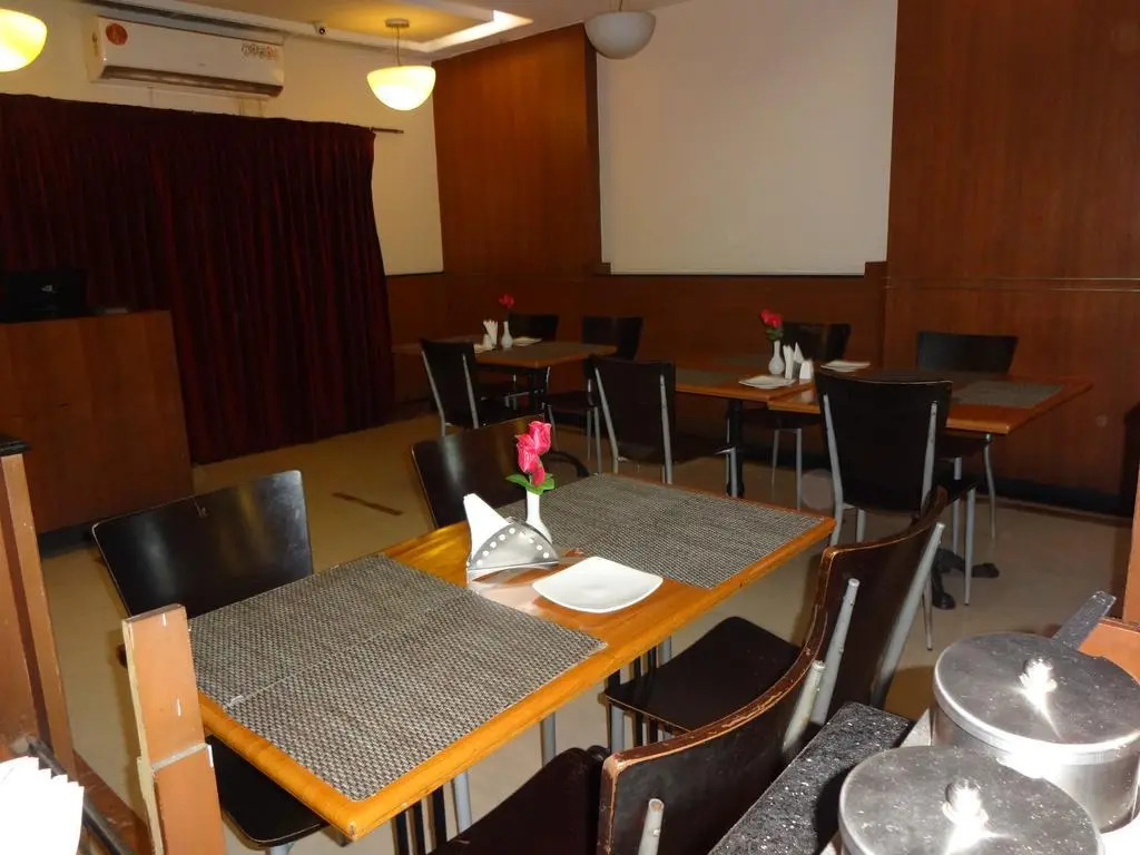 FabHotel The Royal Plaza - Koyambedu