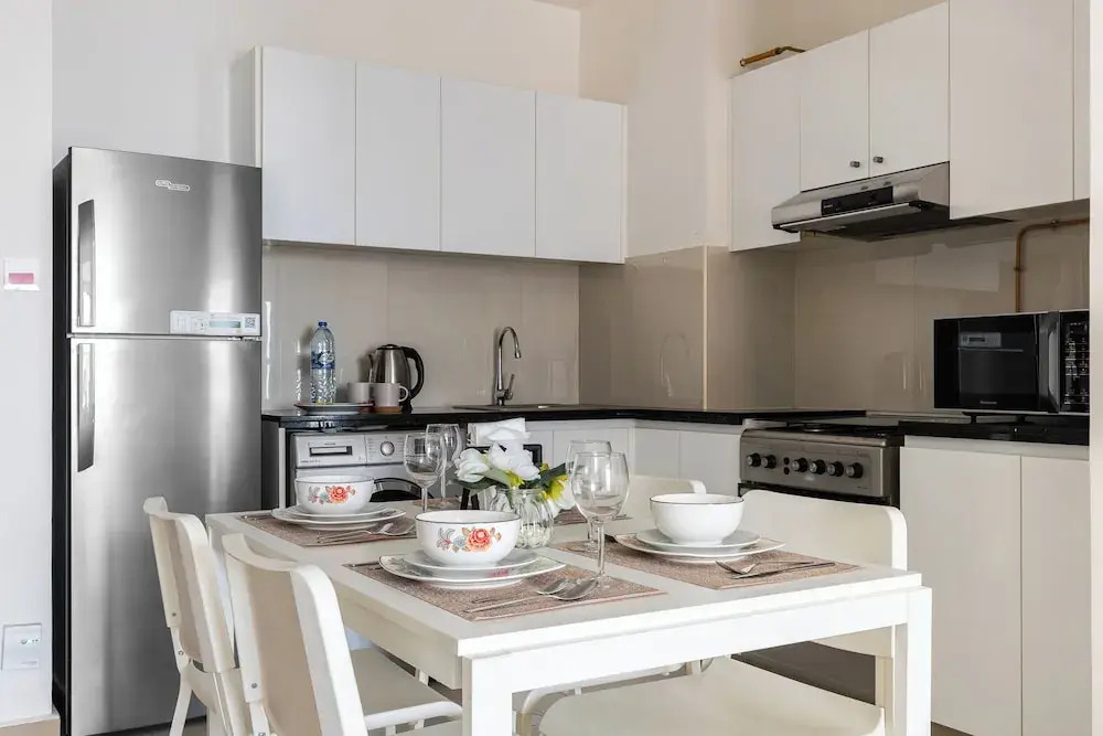 SIMPLY COMFORT Binghatti Gateway Family 2BR with Balcony, Close to Dubai Mall & Burj Khalifa