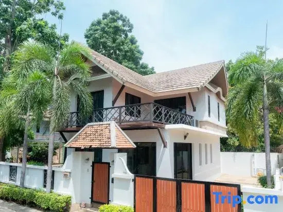 Thai Home 3BR near Hollywood