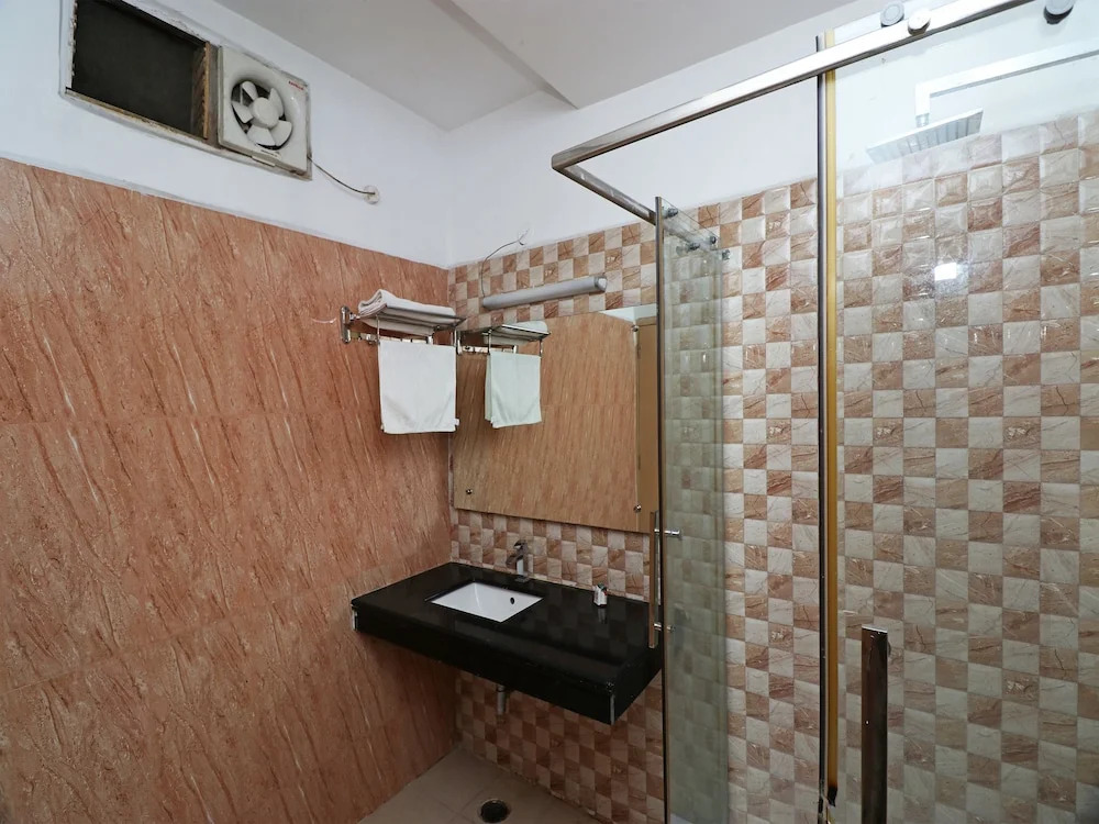 OYO 5843 Hotel Yash Inn