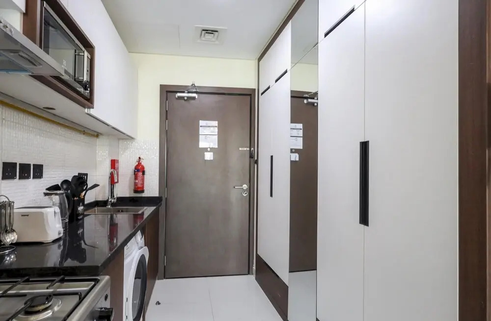 Elite LUX Holiday Homes - Sleek Urban Studio in Liwan Dubai