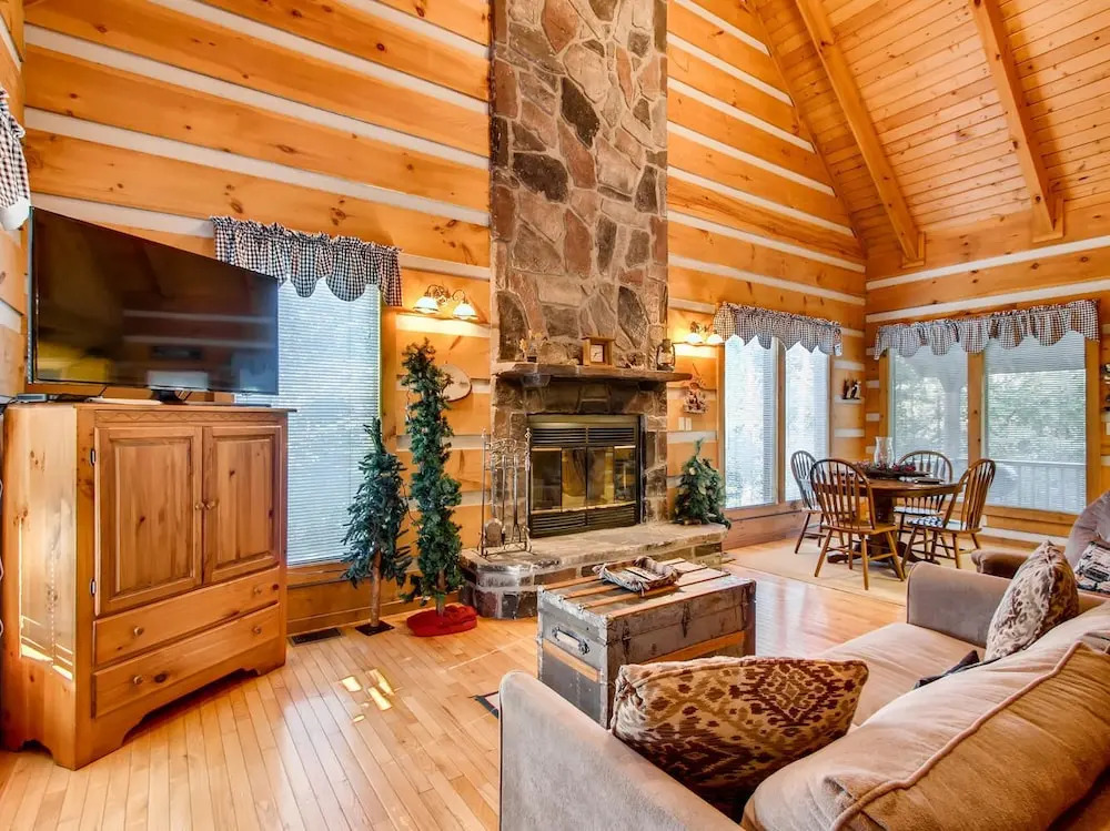 Moose Tracks 1 Bedroom Cabin by RedAwning