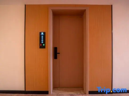 Qijun Hotel (Liling No.1 High School Railway Station Branch)