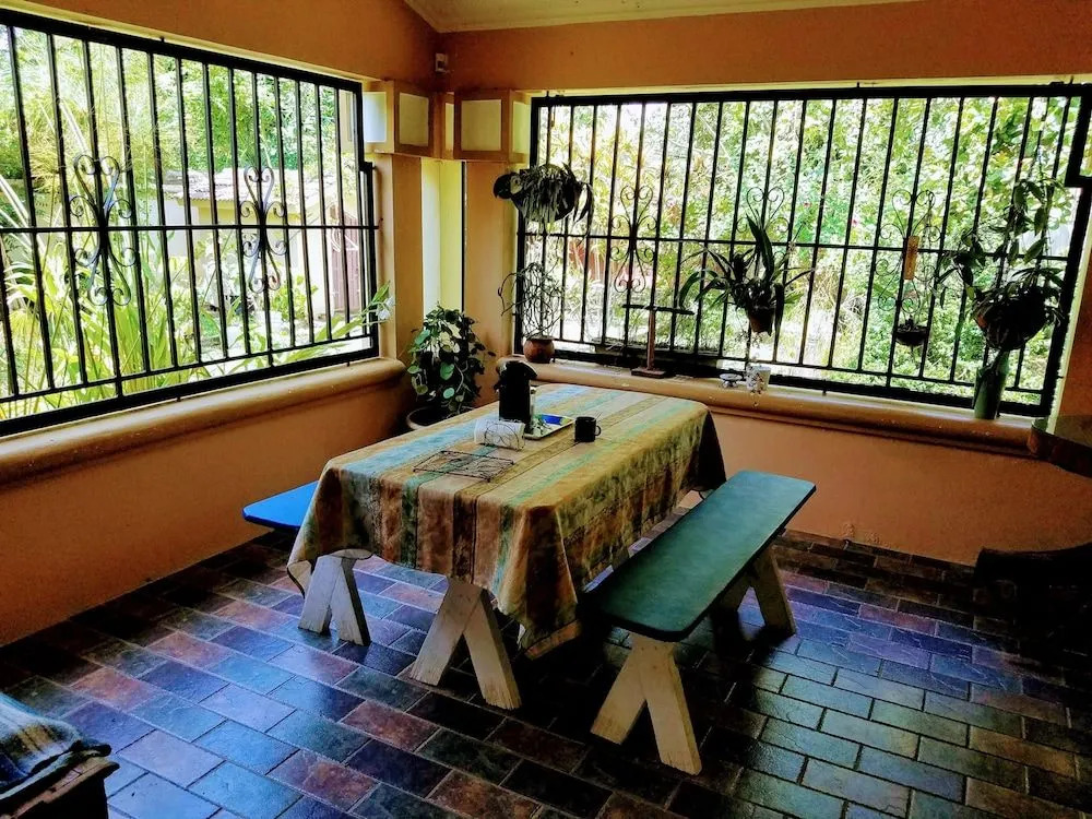 Casa Los Pinos B&B
