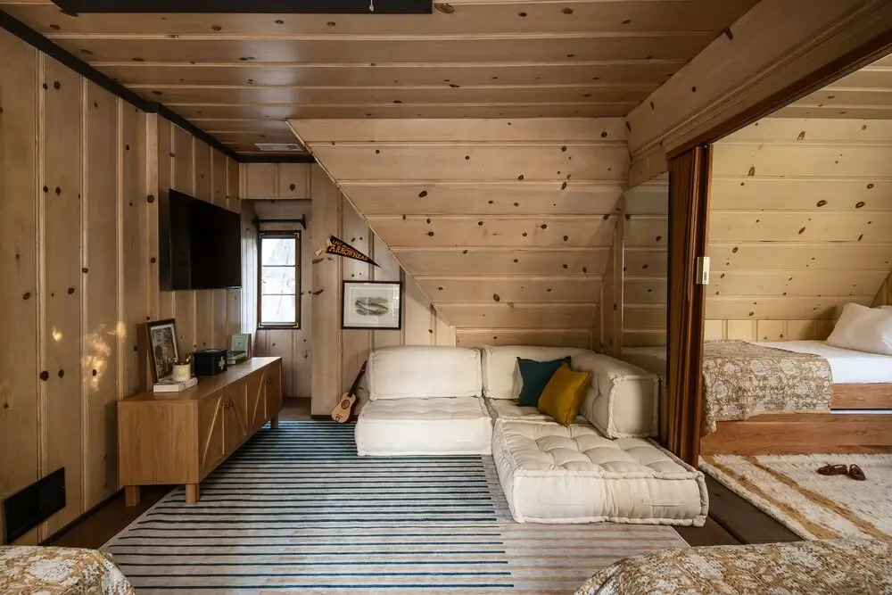 Holiday Lake Cabin by AvantStay