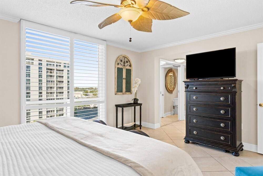 Shoreline Towers 1086 3 Bedroom Condo