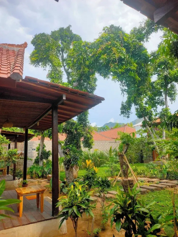 VANAYA wooden Lodges in Lush Garden