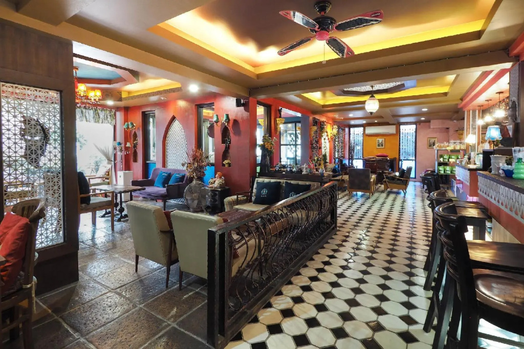 OYO 995 Blue Cafe Apartment