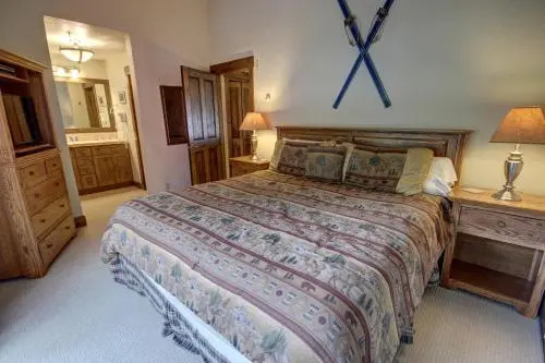 1856b The Seasons - 1 Br Hotel Room