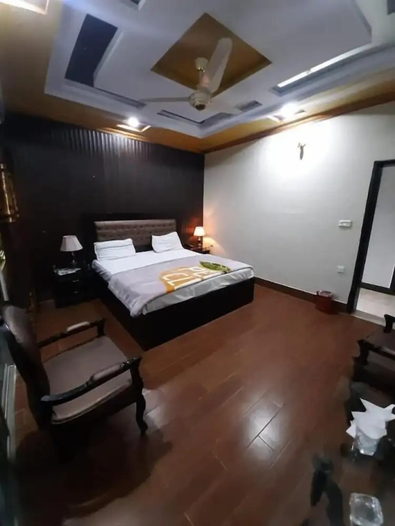 Hotel Laxen Inn Multan