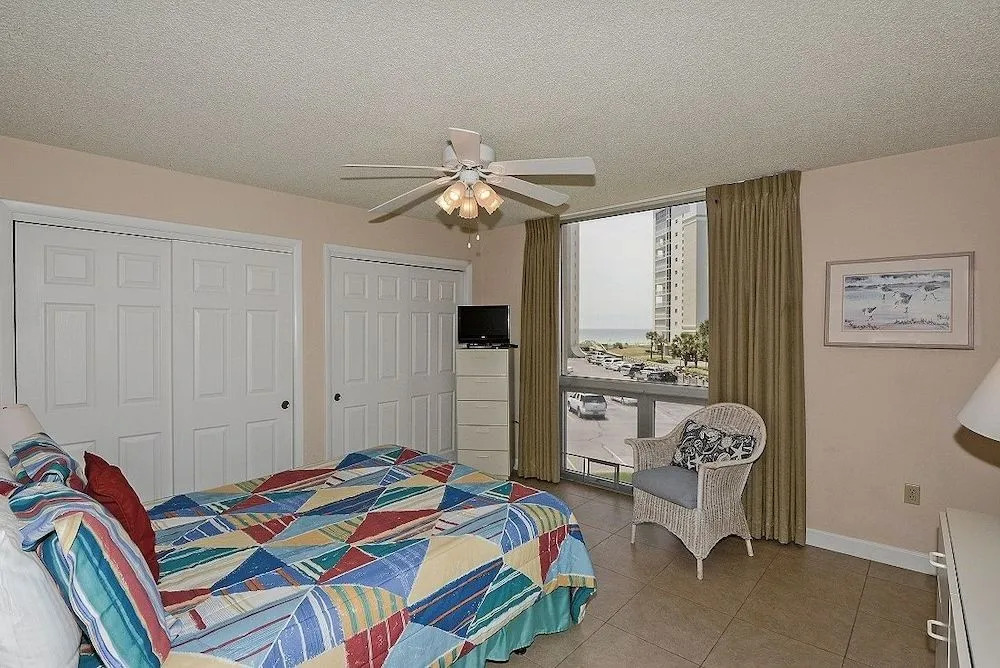 Shoreline 3036 Condo by RedAwning