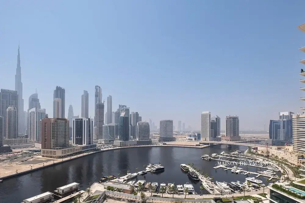 Luxurious 2BR w/ Waterfront and Burj Khalifa View