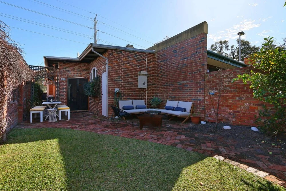 Designer 2 Bedroom House with Garden in Northbridge