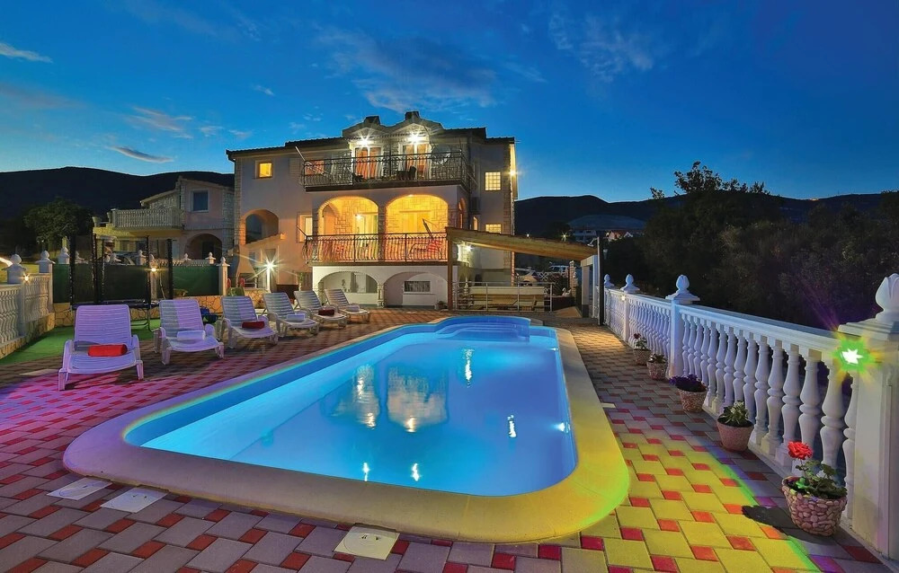 Five-Bedroom Holiday Home In Kastel Novi
