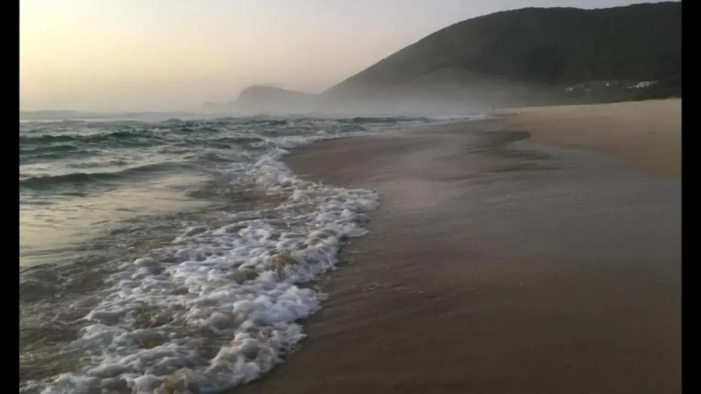 Boom 8 Boomerang Beach