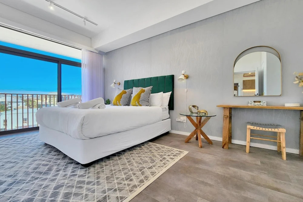 Chic Rooftop Apartment by the Sea 6onn Sea Point