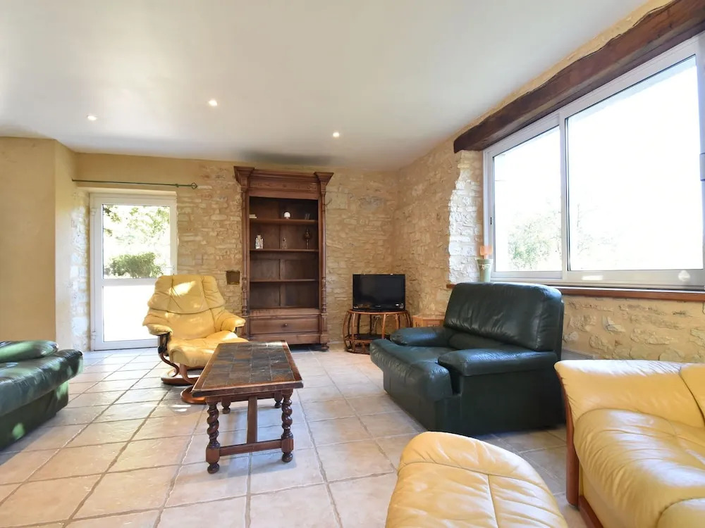 Modern Holiday Home in Florimont-Gaumier with Private Pool