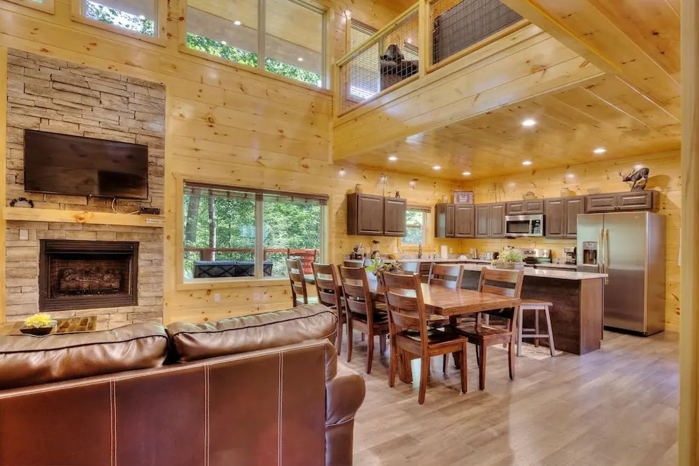 5 Master Suites 5 6bath Cabin 5 min to Gsmnp