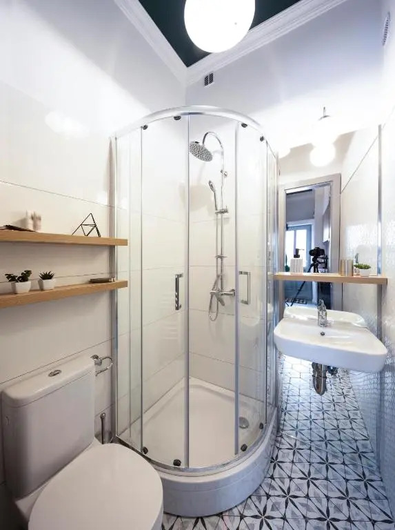 Old Town Courtyard Apartment with private parking
