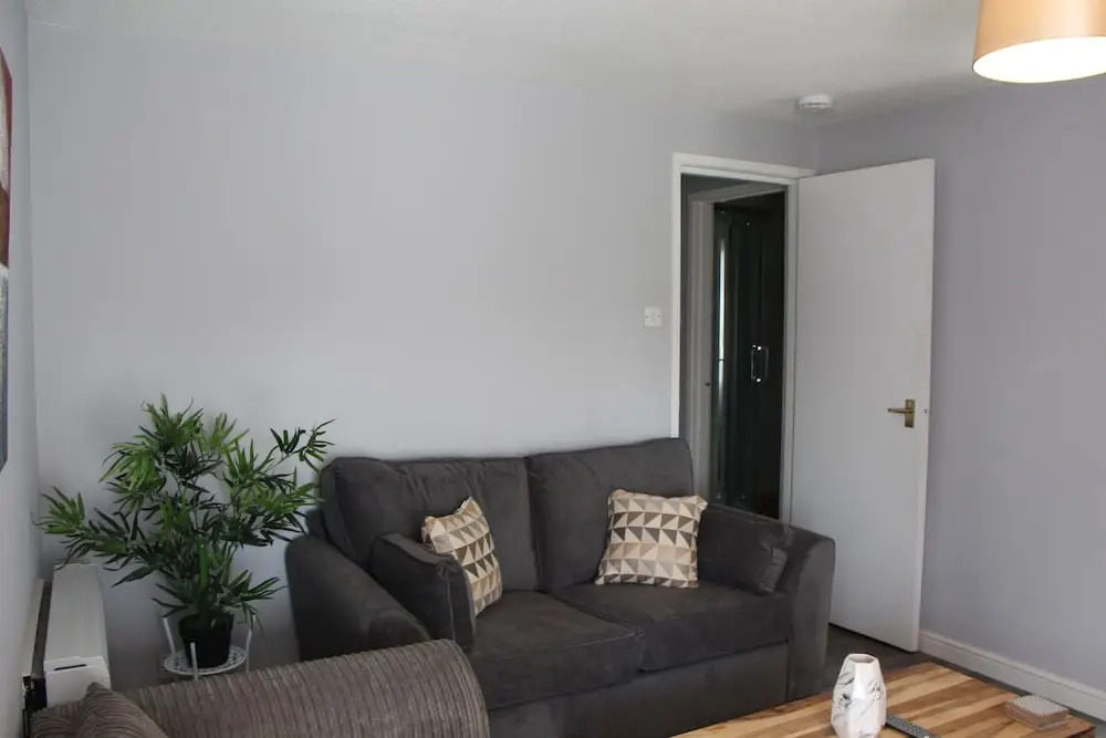 Gorgeous Newly Renovated 2 Bedroom Apartment