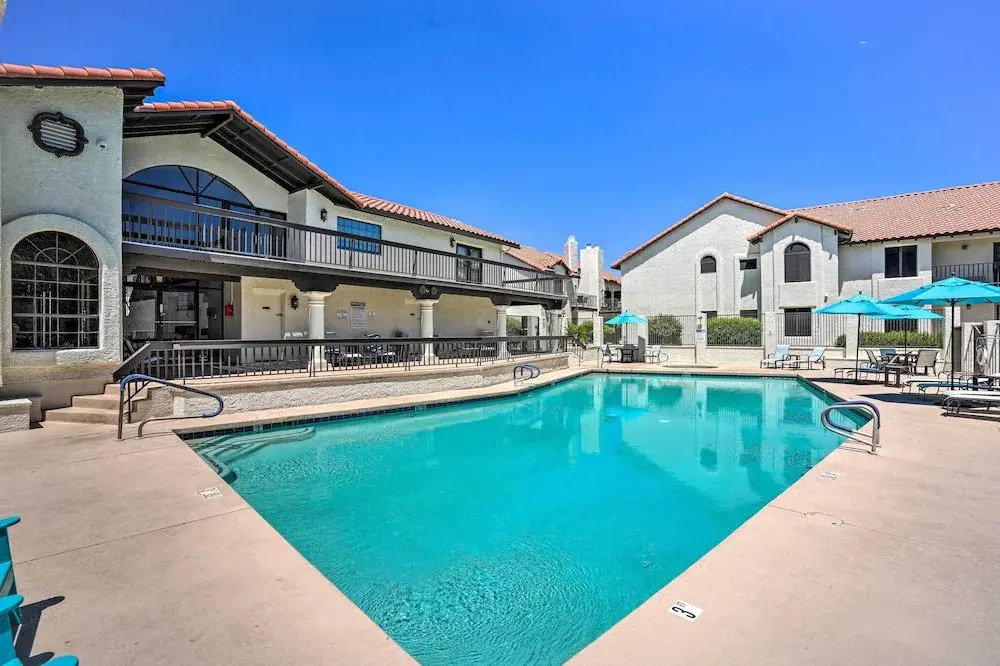 Quiet Condo w/ Pool Access, Near Arizona Boardwalk