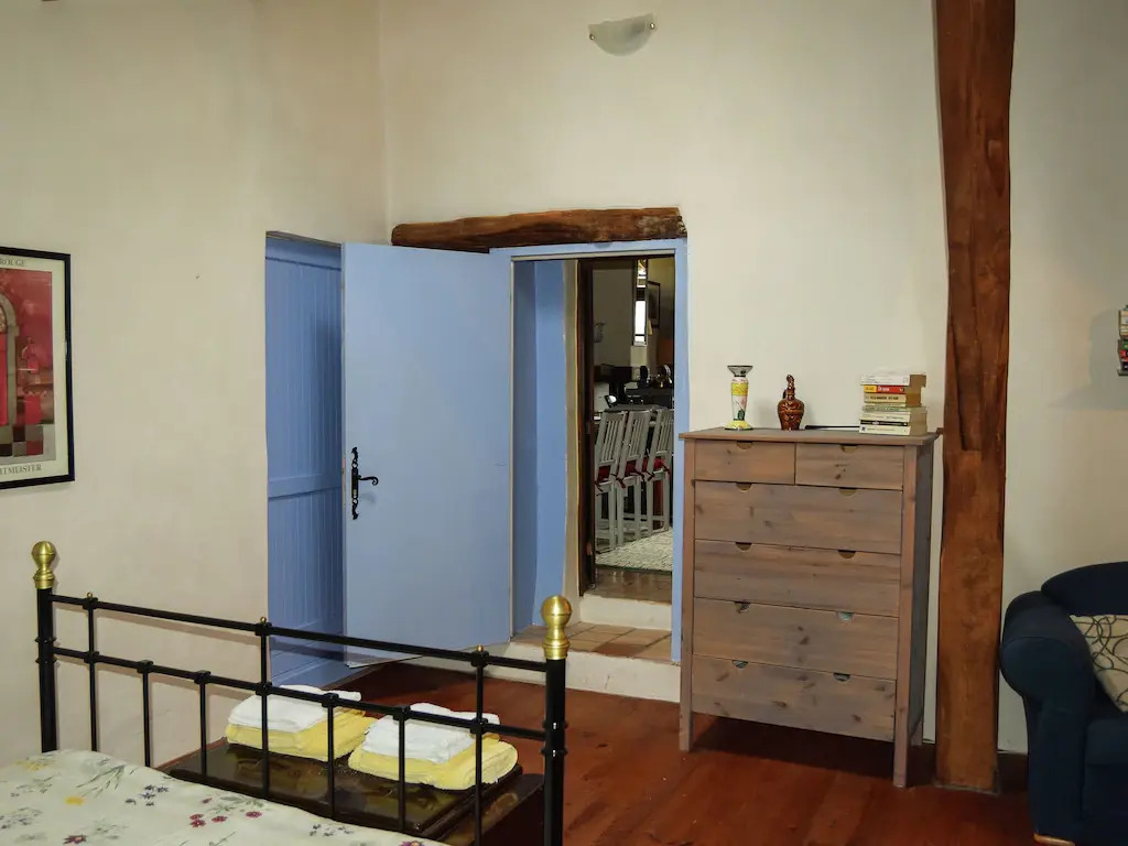 Snug cottage in Saint-Eutrope-De-Born with pool