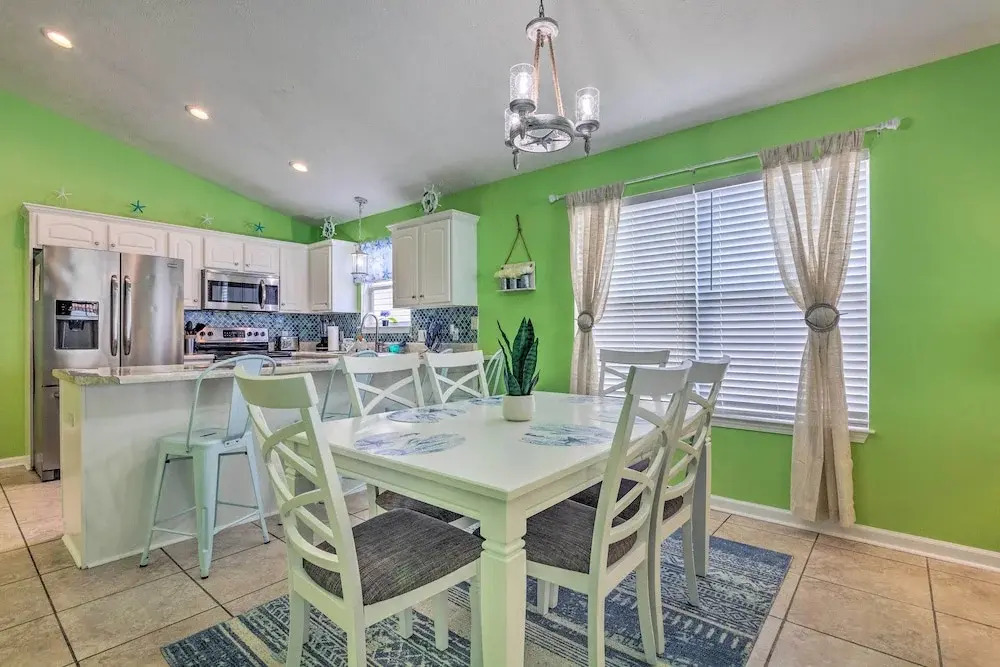 PCB Retreat w/ Patio & Grill < 1 Mi to Beach!