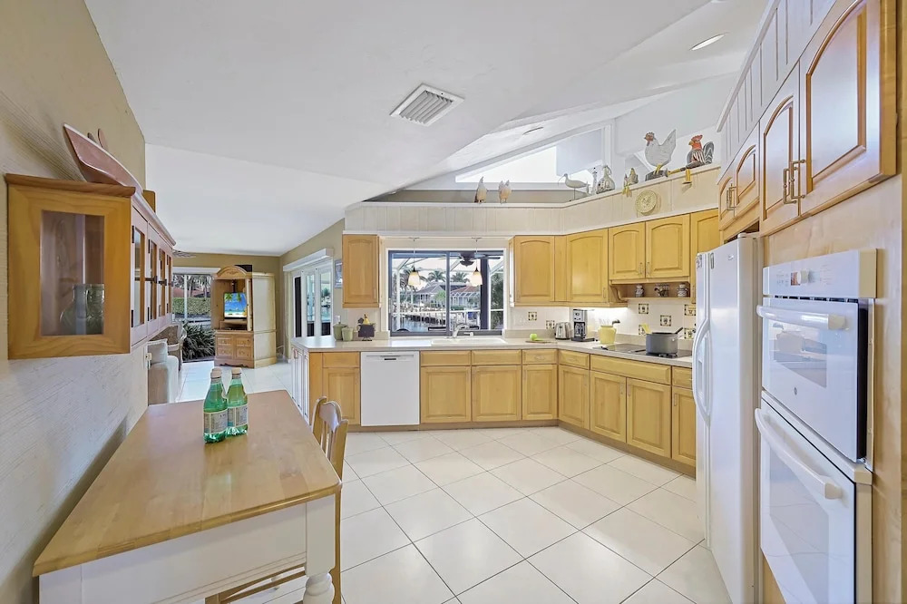 Boater’s paradise with unmatched water views
