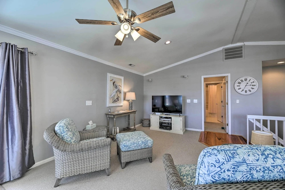 1 Block to Beach: Emerald Isle Gem w/ Ocean View