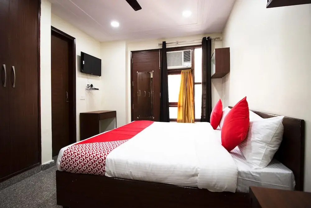 OYO 42732 Qlark Palace