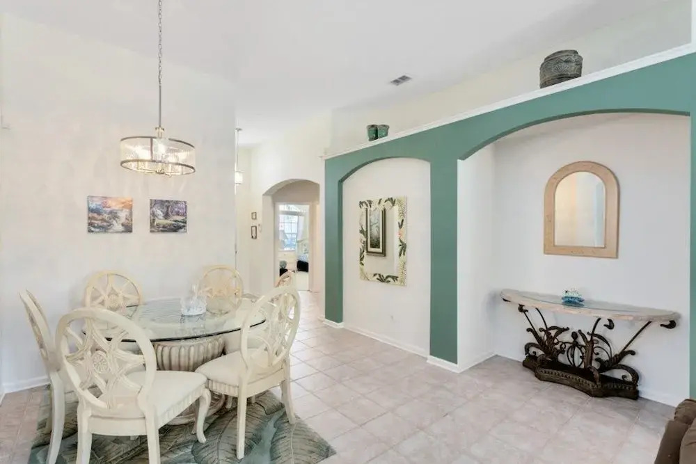 4 Bedroom 3 Bath South Facing Pool Spa Villa villa