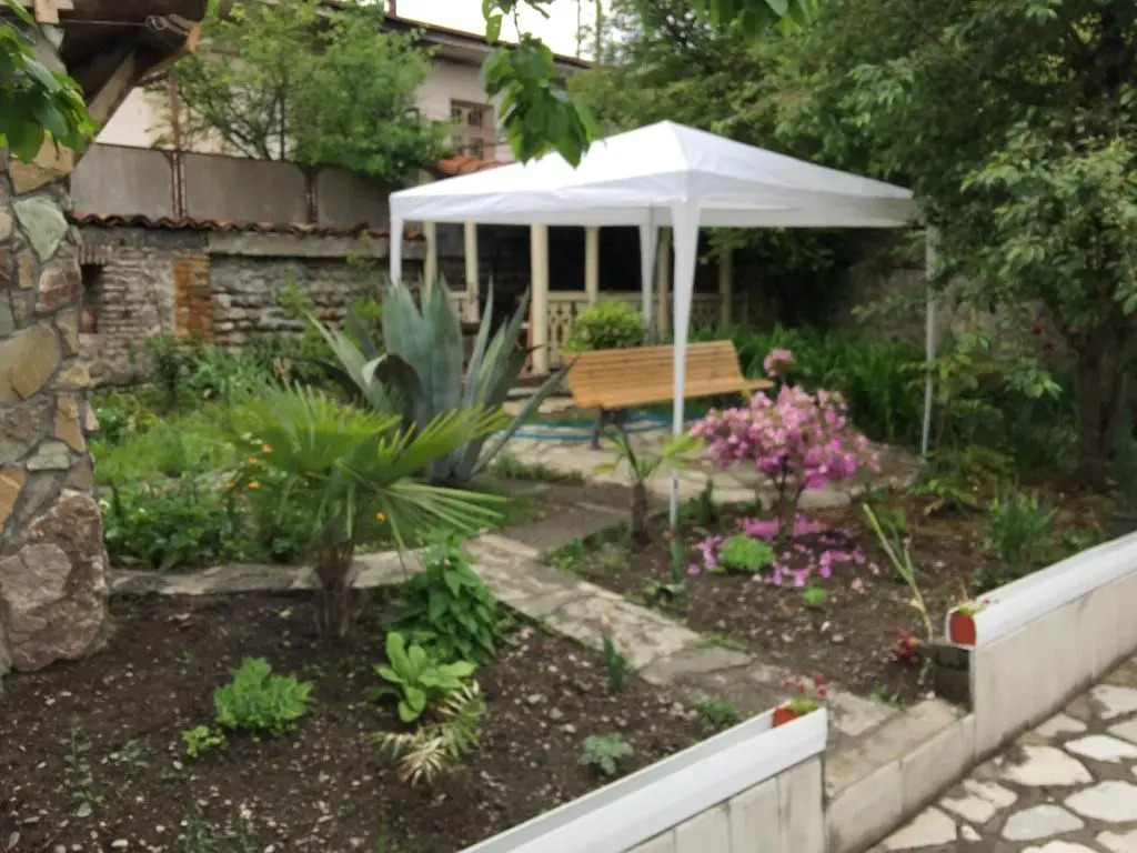 Nika's Guest House