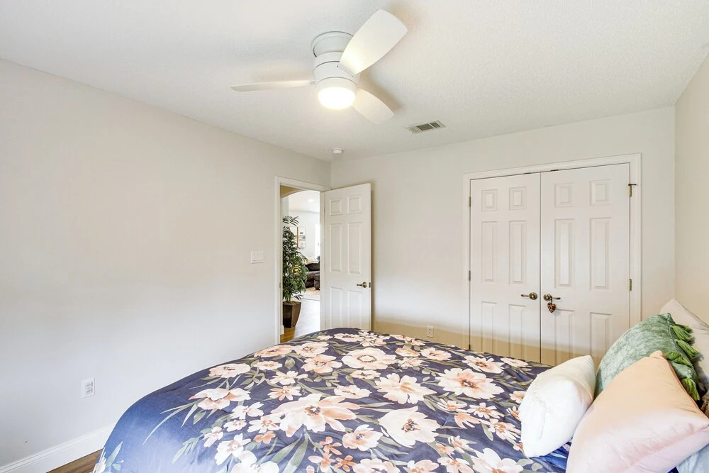 Stylish Navarre House w/ Patio: 4 Mi to Beach!