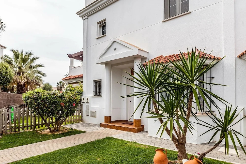 House With 3 Bedrooms in Rota, With Pool Access and Enclosed Garden -