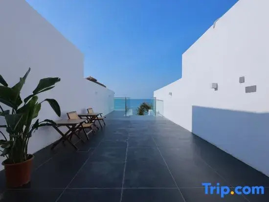 YI HAI Seaview Hotel