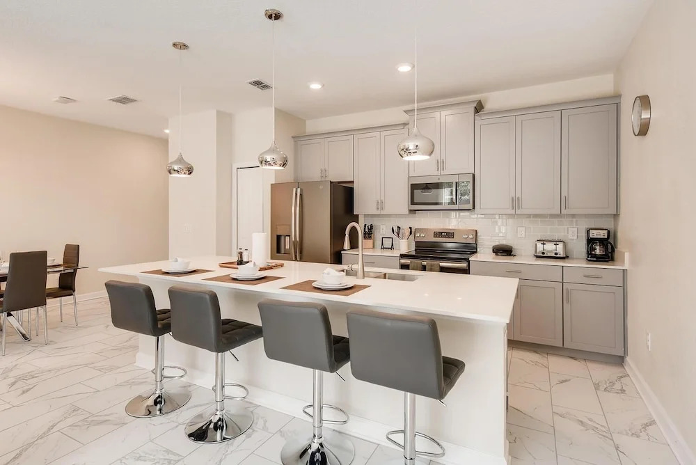408 OC - Luxe 4BR Townhome Private Pool 11 Guests