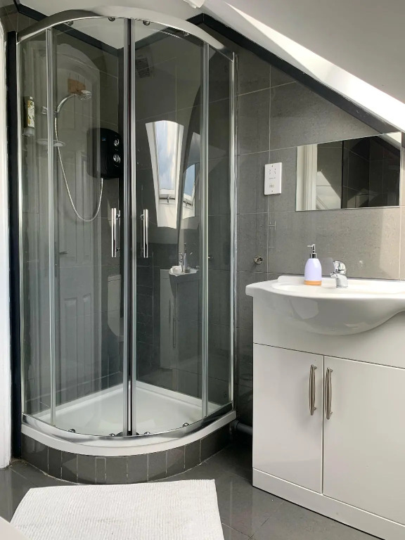 Modern & Cosy 2-Bed Apartment Near NEC, Airport & JLR