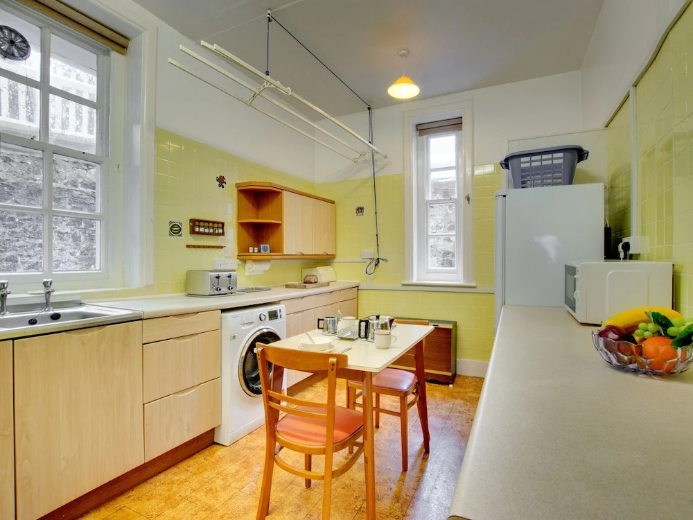 Modern Apartment in Tenby With Swimming Pool