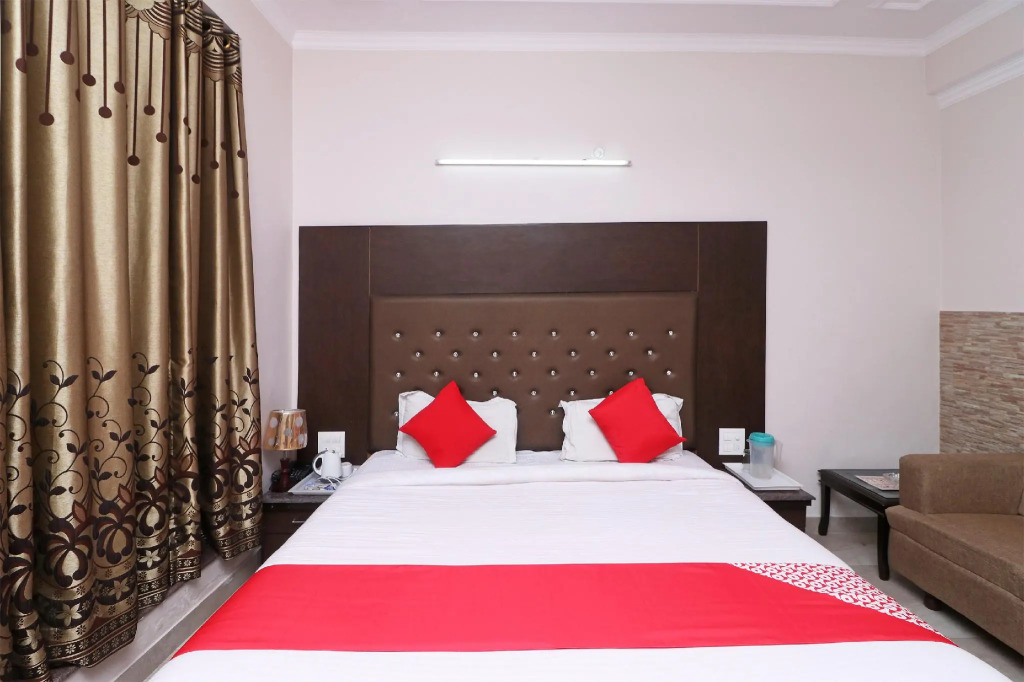 OYO 31120 Hotel Royale India